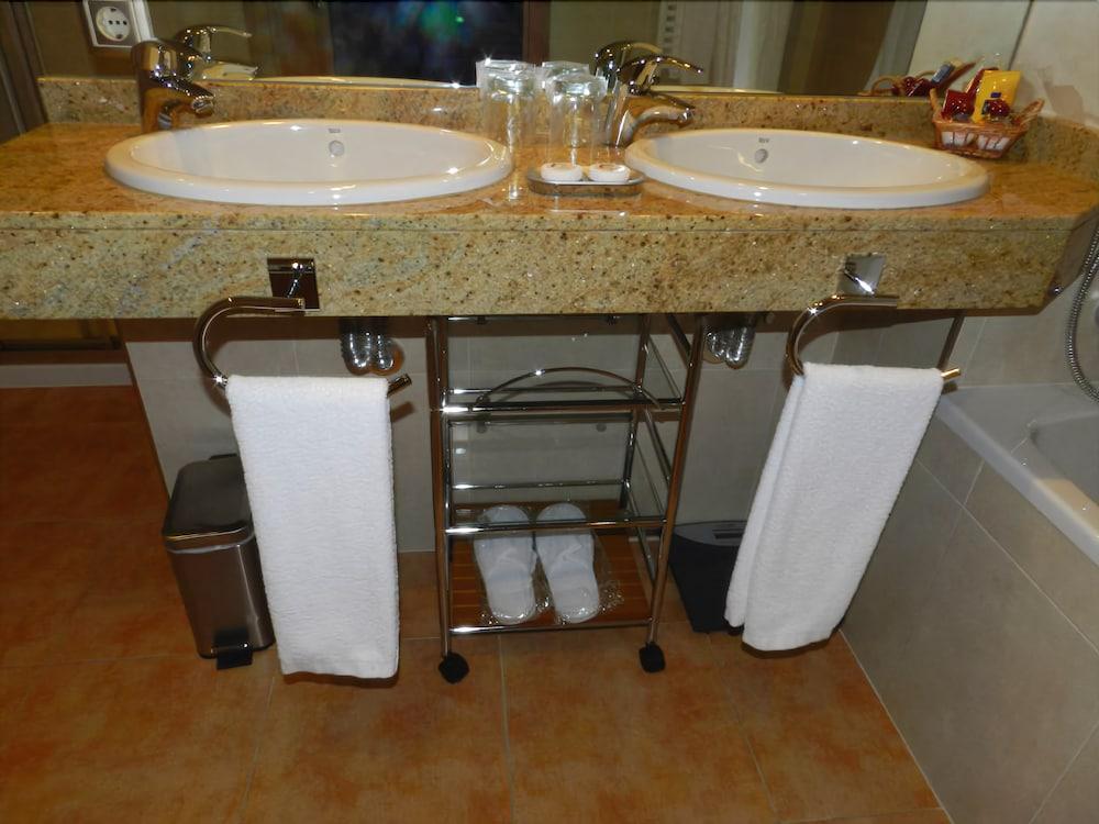 Les Truites Adults Only 3*